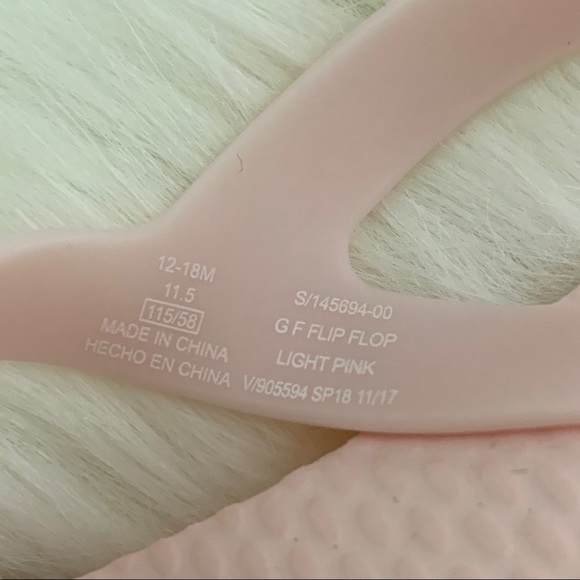 Old Navy Baby Flip Flops Light Pink size 4 - Picture 13 of 13